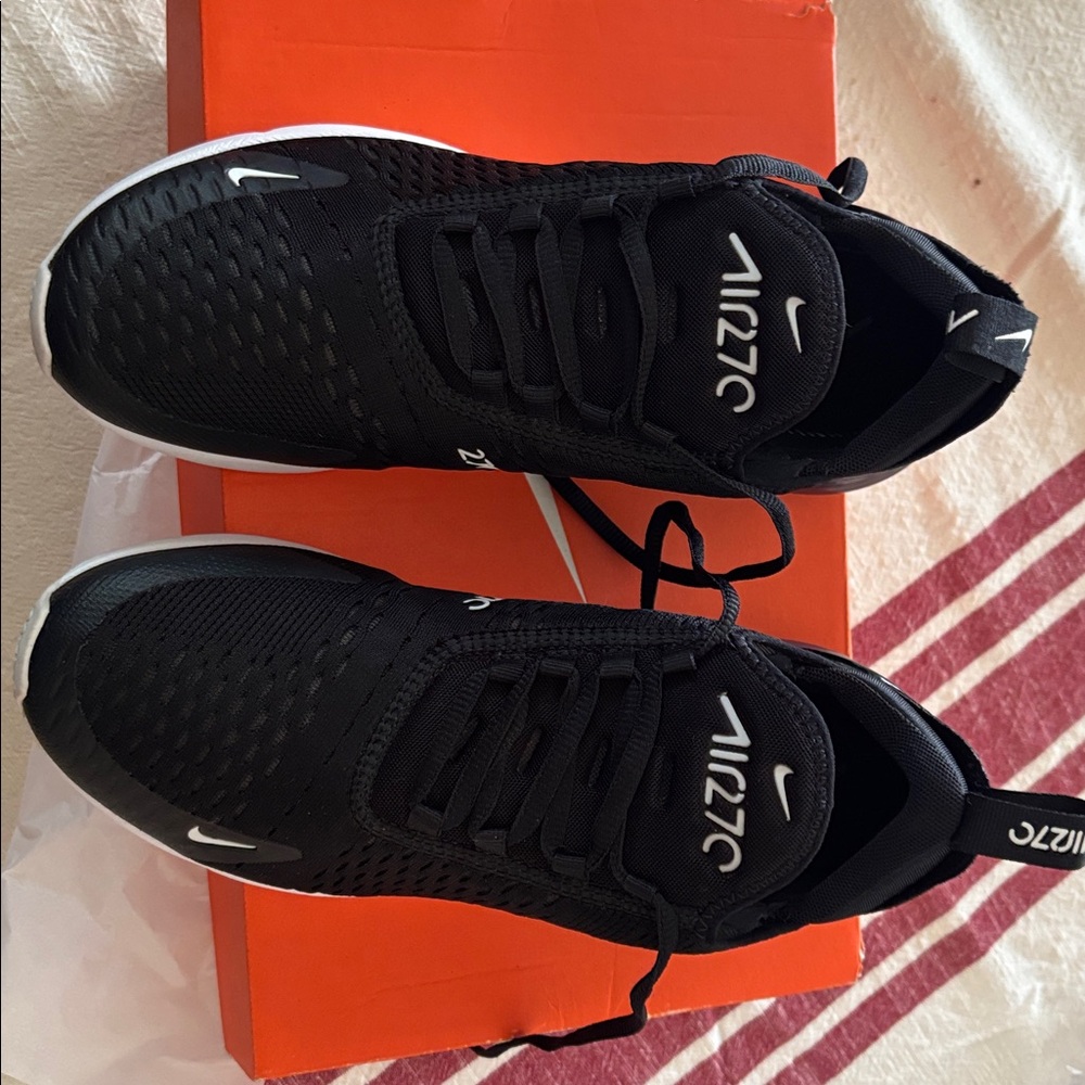 Nike Black and White Running Shoes
AIRMAX270